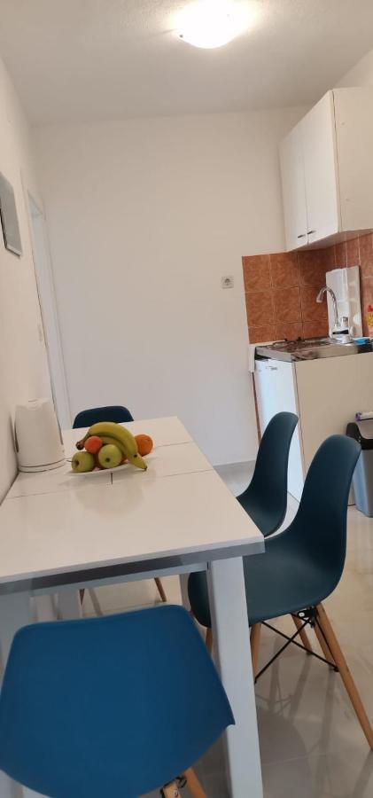 Apartment Mate